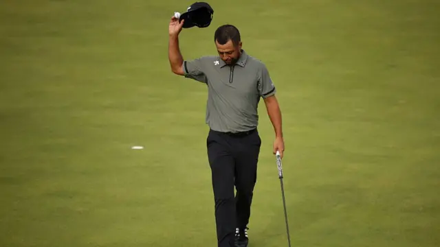 Xander Schauffele tips his hat to the crowd after the 2025 Open