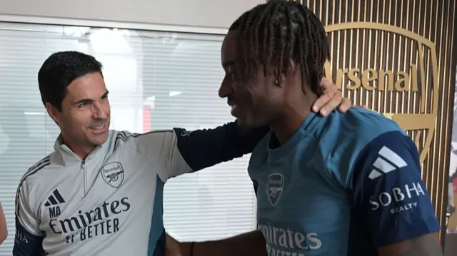 Mikel Arteta et Noni MadUke