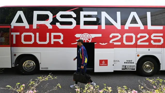 Christian Norgaard boarding the Arsenal coach