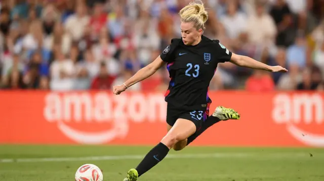 Alessia Russo of England shoots