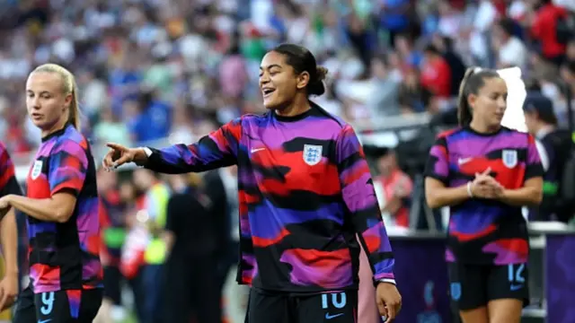 Jessica Carter of England gestures towards her teammate in the warm up prior to the UEFA Women's EURO 2025 Semi-Final match between England and Italy at Stade de Geneve