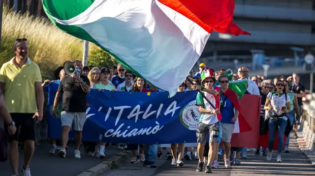 Italy's supporters arrive