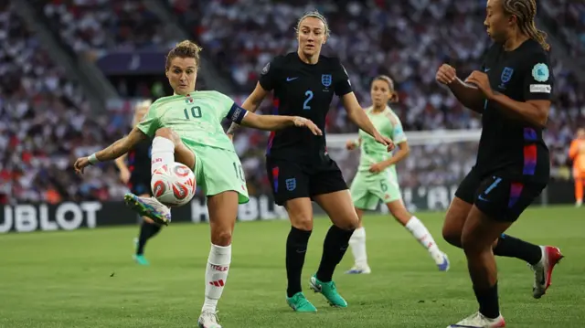 Cristiana Girelli of Italy controls the ball whilst under pressure from Lucy Bronze and Lauren James of England