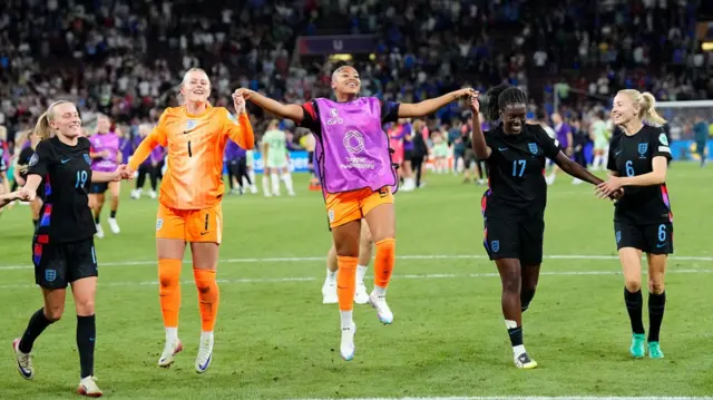 Michelle Agyemang forward of England and Arsenal FC and her teammates celebrate victory