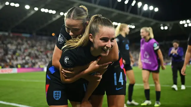 Ella Toone and Grace Clinton of England celebrate victory and subsequent progression into the final at the end of extra-time in the UEFA Women's EURO 2025 Semi-Final match between England and Italy at Stade de Geneve