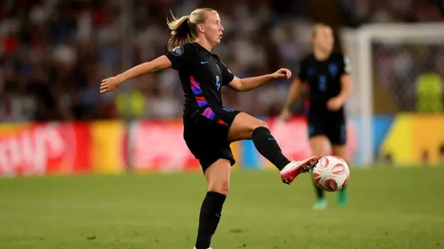 Beth Mead of England controls the ball