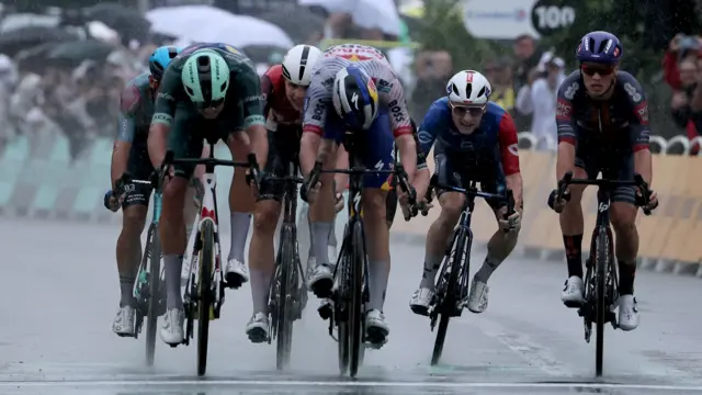 Jonathan Milan wins stage 17 of the 2025 Tour de France