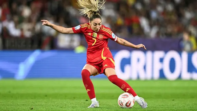 Spain's defender #07 Olga Carmona kicks the ball