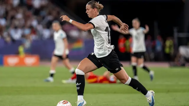 Klara Buhl of Germany runs with the ball
