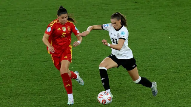 Jule Brand of Germany is challenged by Maria Mendez of Spain