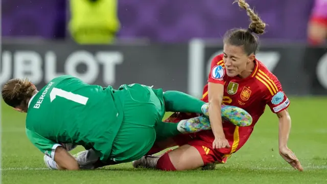 Ann-Katrin Berger goalkeeper of Germany and Gotham FC and Ona Batlle defender of Spain and FC Barcelona compete for the ball