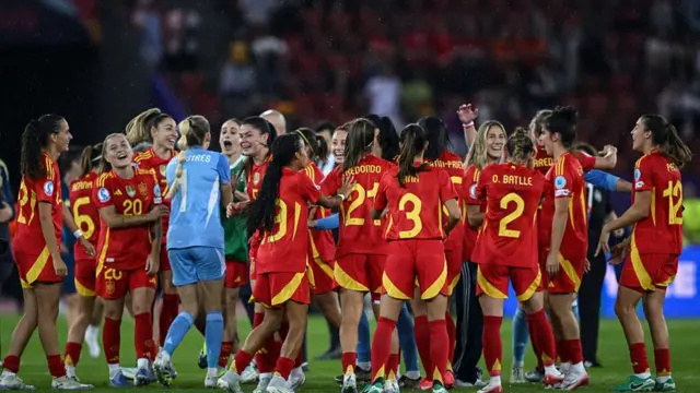 Spain players celebrate victory in front of their fans