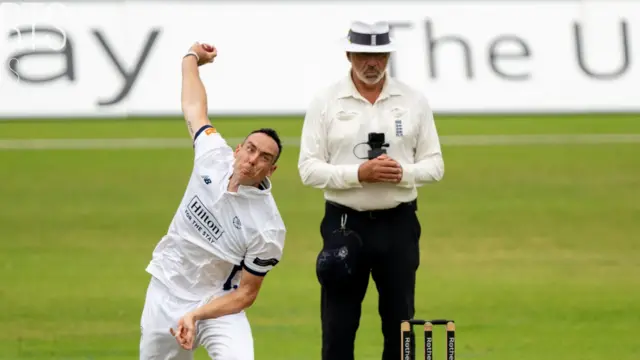 Kyle Abbott bowling for Hampshire