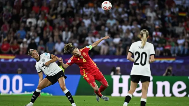 Spain's defender #04 Irene Paredes (C) and Germany's forward #15 Selina Cerci (L) fight for the ball