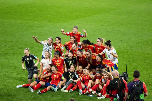 Spain celebrate winning quarter-final against Switzerland
