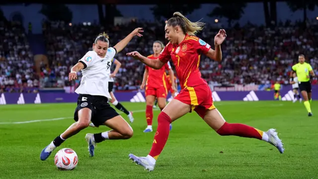 Olga Carmona of Spain is challenged by Carlotta Wamser of Germany