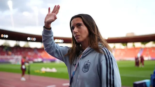 Aitana Bonmati of Spain acknowledges the crowd
