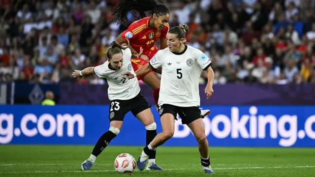 Spain's forward #18 Salma Paralluelo (C) fights for the ball with Germany's defender #23 Sophia Kleinherne (L) and Germany's forward #05 Carlotta Wamser (R)