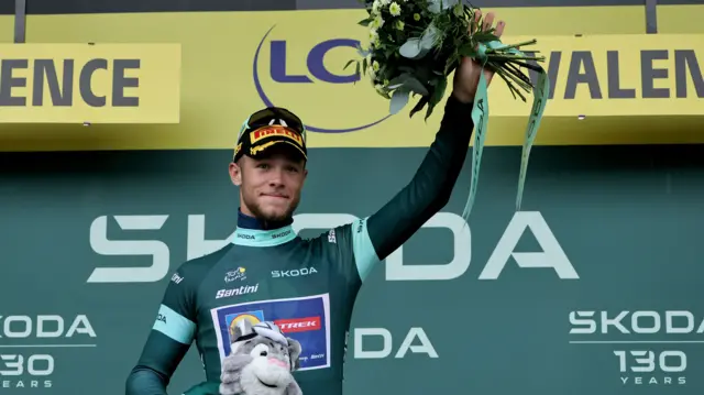 Jonathan Milan in the green jersey on the podium after winning stage 17 of the 2025 Tour de France