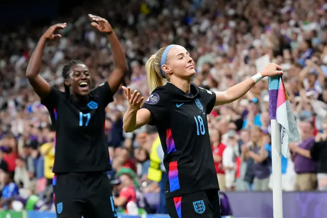 Michelle Agyemang and Chloe Kelly celebrate for England