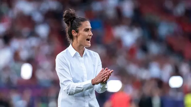 Montse Tome of Spain gestures