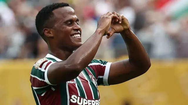 Jhon Arias celebrates