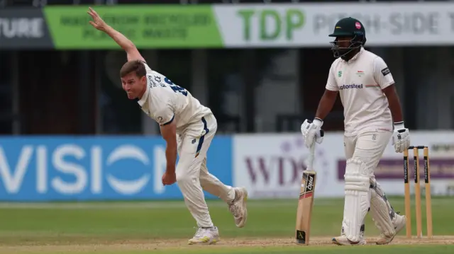 Luis Reece bowling for Derbyshire