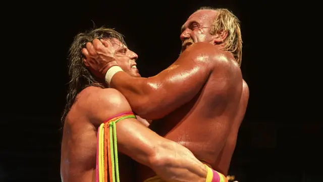 The Ultimate Warrior and Hulk Hogan grappling