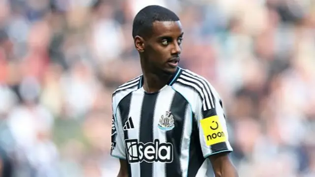 Alexander Isak in action for Newcastle