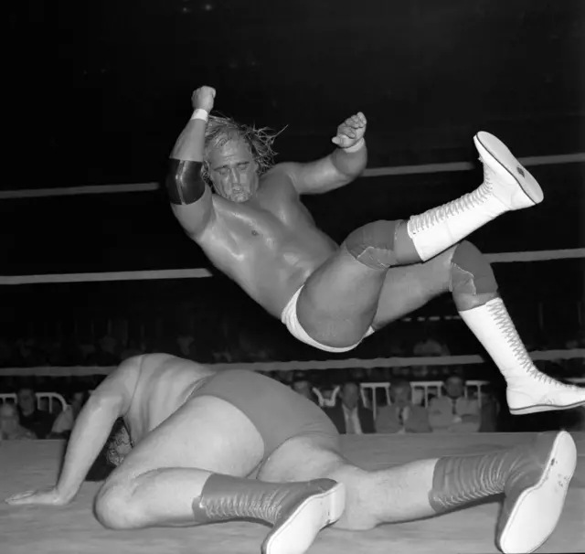 Hulk Hogan body slams Andre The Giant
