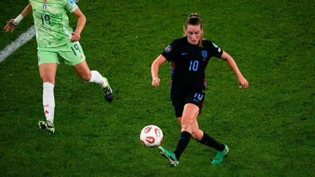 Ella Toone playing against Italy