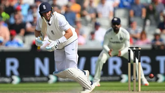 Joe Root runs during England v India at Old Trafford
