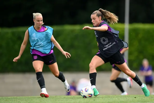 Beth Mead and Ella Toone in training