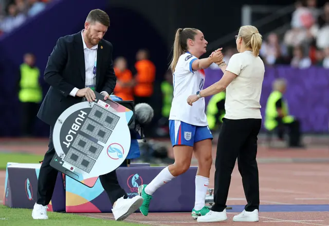 Ella Tonne hugging Sarina Wiegman after she was subbed off