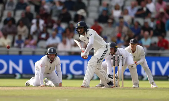 Ollie Pope fields at short point as KL Rahul bats