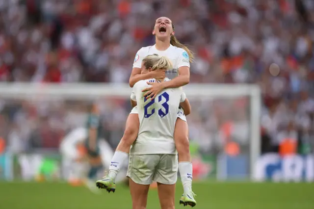 Ella Toone and Alessia Russo hug after winning Euro 2022