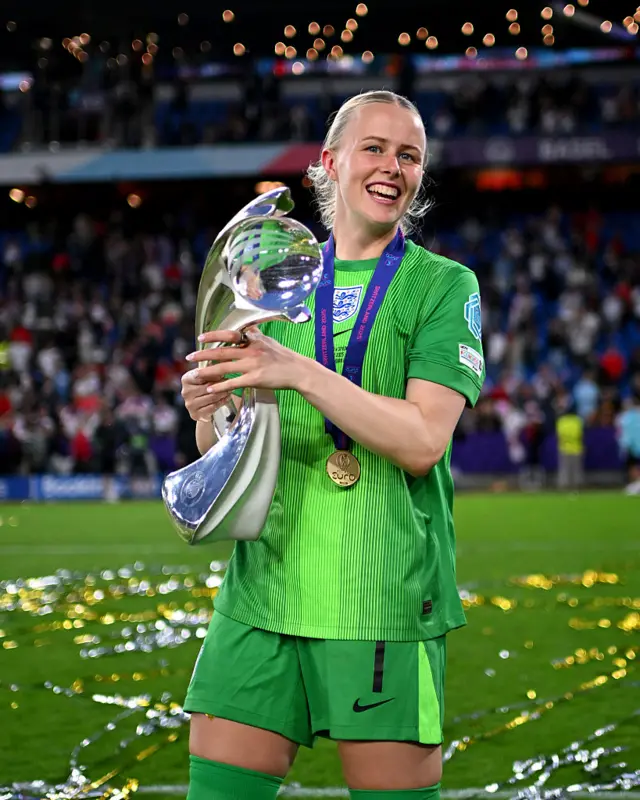 Hannah Hampton with Euro trophy