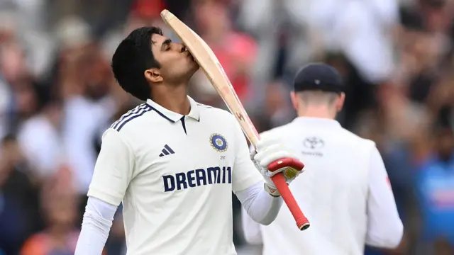 Shubman Gill kissing his bat