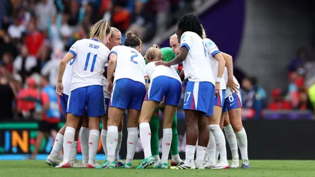 England players huddle ahead of extra time