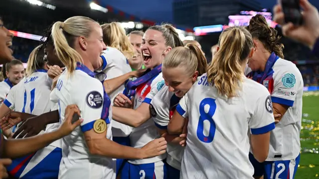 Beth Mead, Niamh Charles, Aggie Beever-Jones, Georgia Stanway and Maya Le Tissier of England celebrate following their team's victory