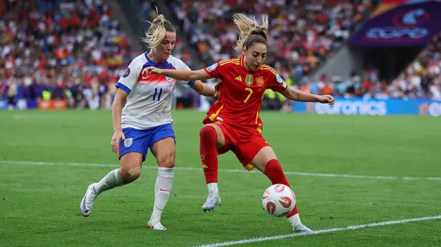 Olga Carmona of Spain controls the ball whilst under pressure from Lauren Hemp of England