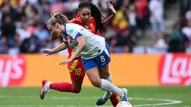 Georgia Stanway of England competes for the ball with Salma Paralluelo of Spain during the UEFA Women's EURO 2025 Final match between England and Spain