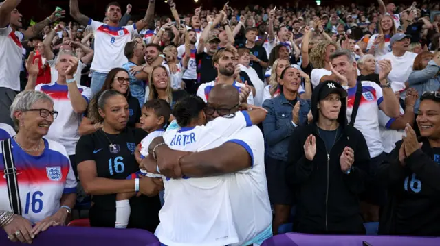Jessica Carter of England celebrates victory with her father, Chris Carter