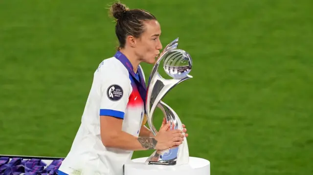 Lucy Bronze of England kisses the UEFA Women's EURO trophy