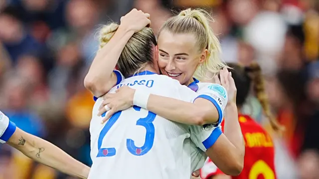 England's Alessia Russo (left) celebrates scoring their side's first goal of the game with Chloe Kelly