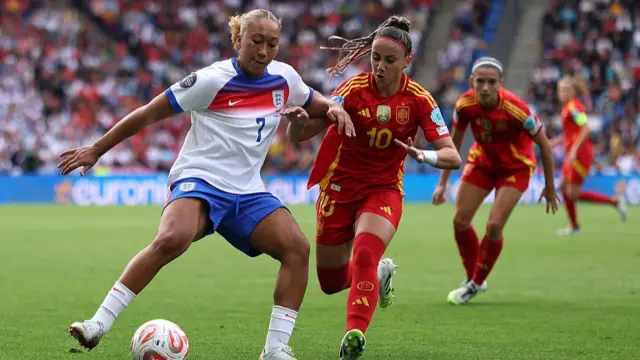 Lauren James of England controls the ball under pressure from Athenea del Castillo of Spain