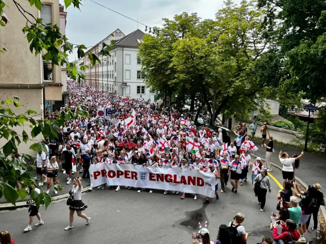 England fans walk to stadium