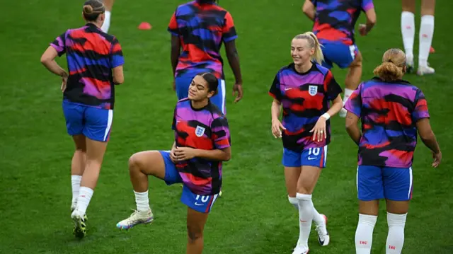 Jessica Carter of England warms up with her teammates prior to the UEFA Women's EURO 2025 Final match between England and Spain at St. Jakob-Park