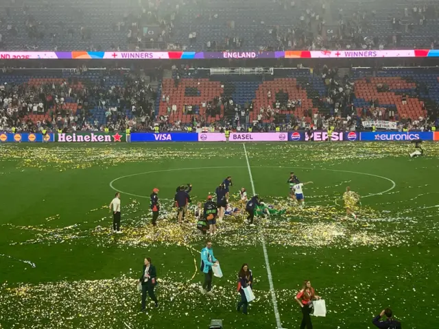 England playing in the tinsel
