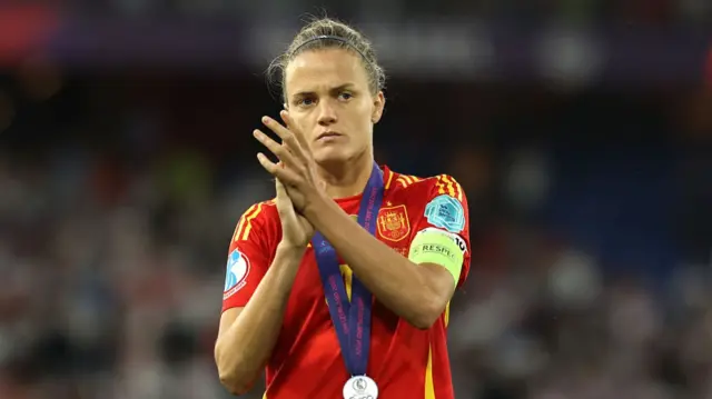 rene Paredes of Spain applauds the fans after the team's defeat